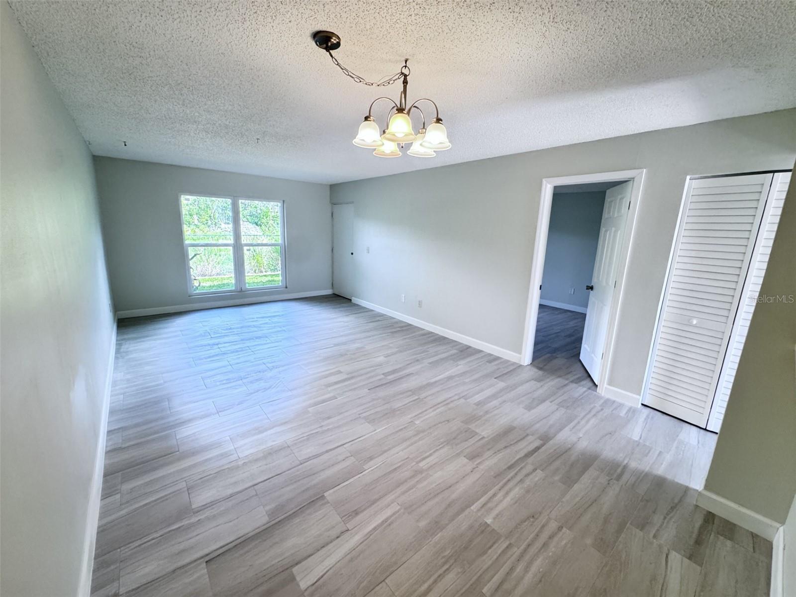 Listing photo id 5 for 2625 State Road 590 1012