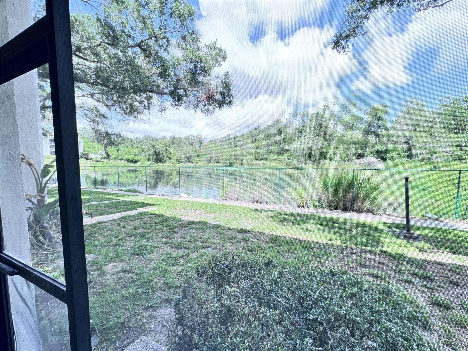 Listing photo id 6 for 2625 State Road 590 1012