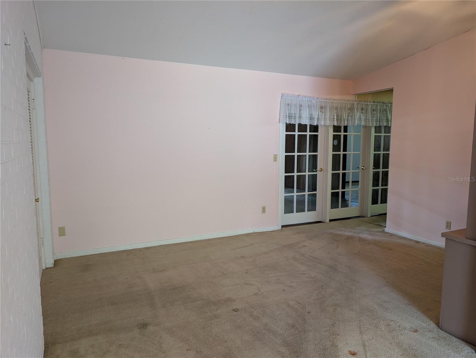 Listing photo id 9 for 503 Sunset Road