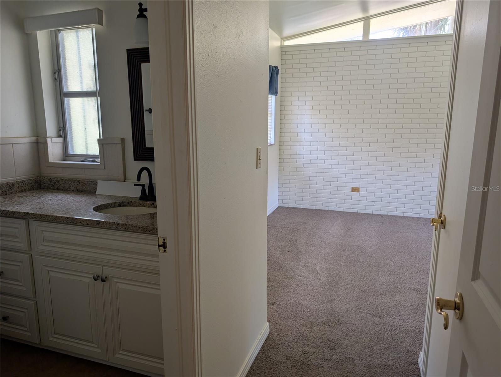 Listing photo id 47 for 503 Sunset Road