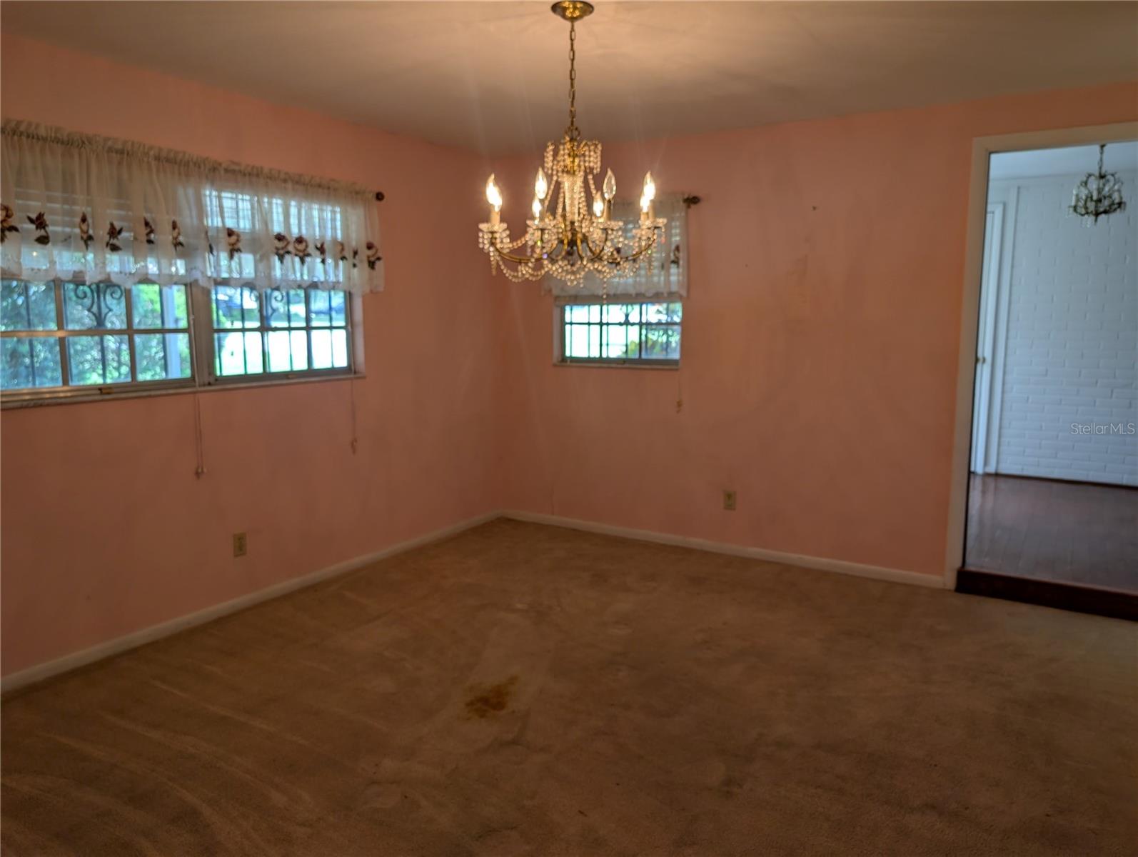 Listing photo id 3 for 503 Sunset Road