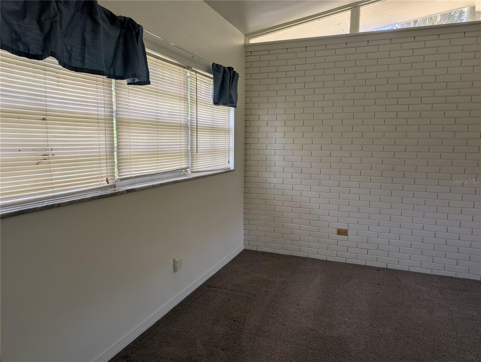 Listing photo id 48 for 503 Sunset Road