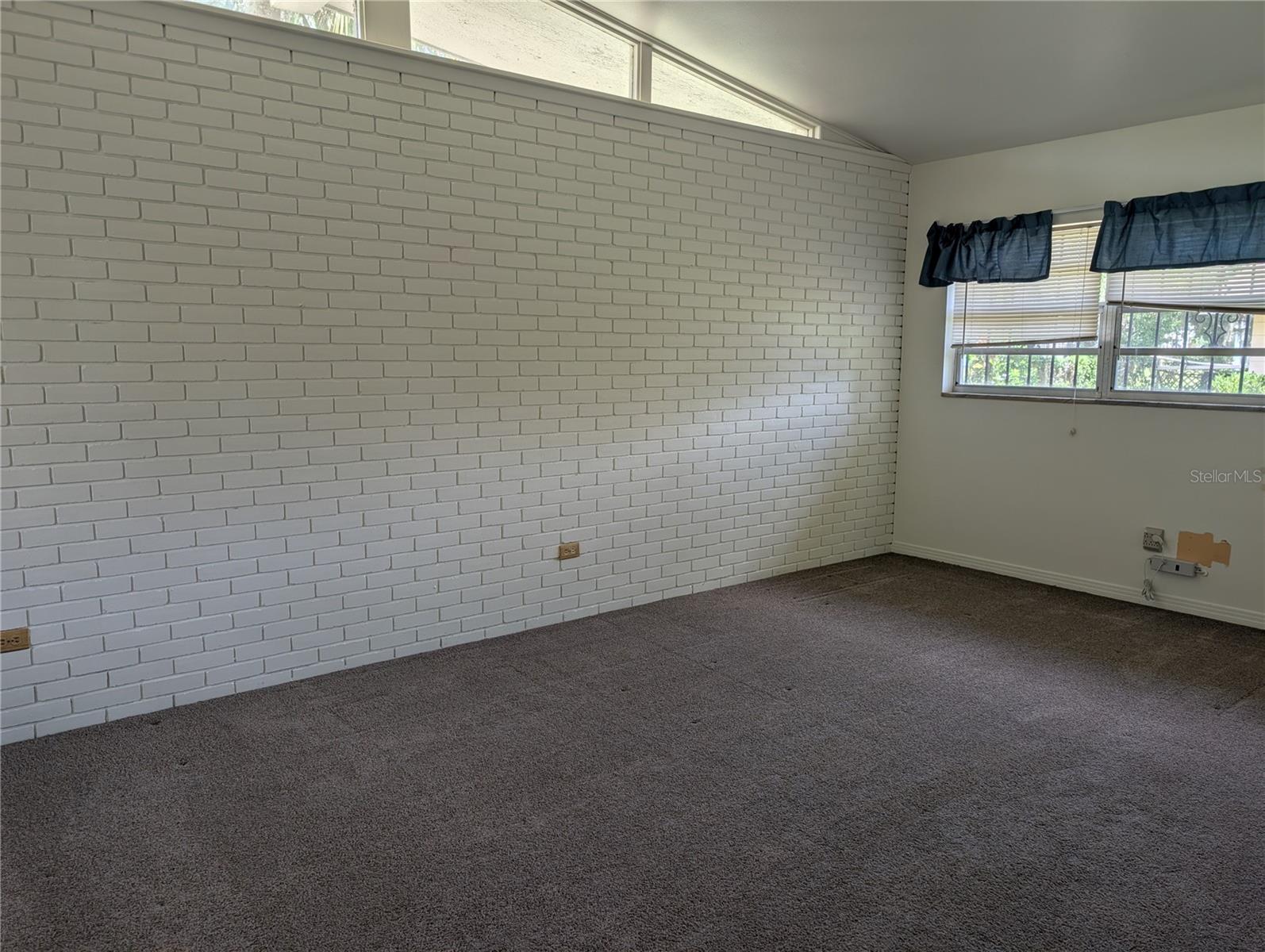 Listing photo id 49 for 503 Sunset Road