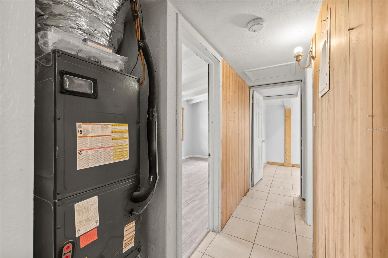 Image 13 of 25 For 9213 Robson Street