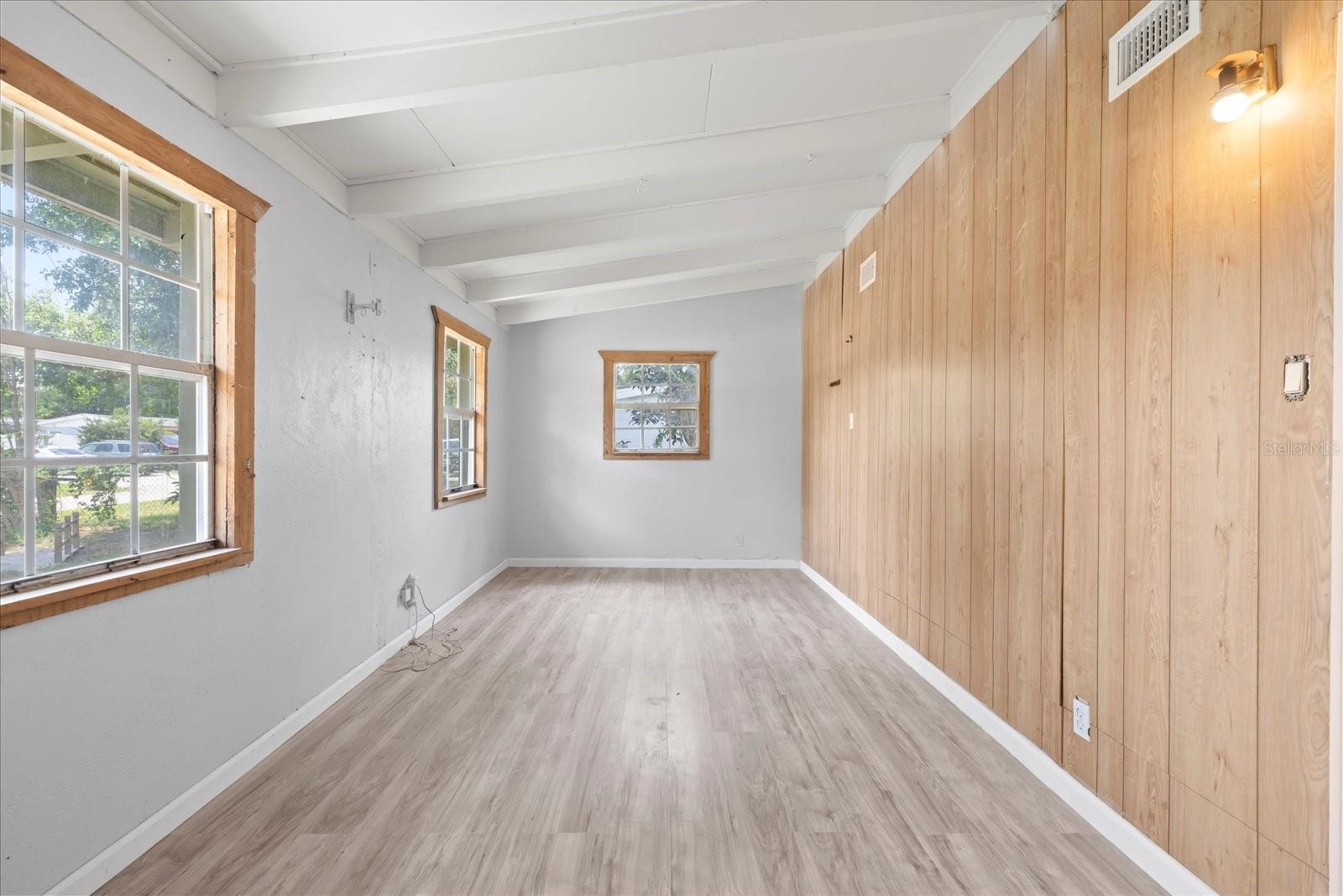 Image 19 of 25 For 9213 Robson Street