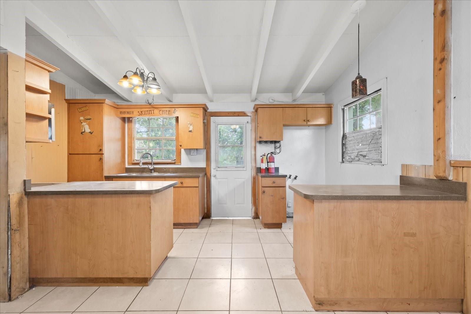 Image 21 of 25 For 9213 Robson Street