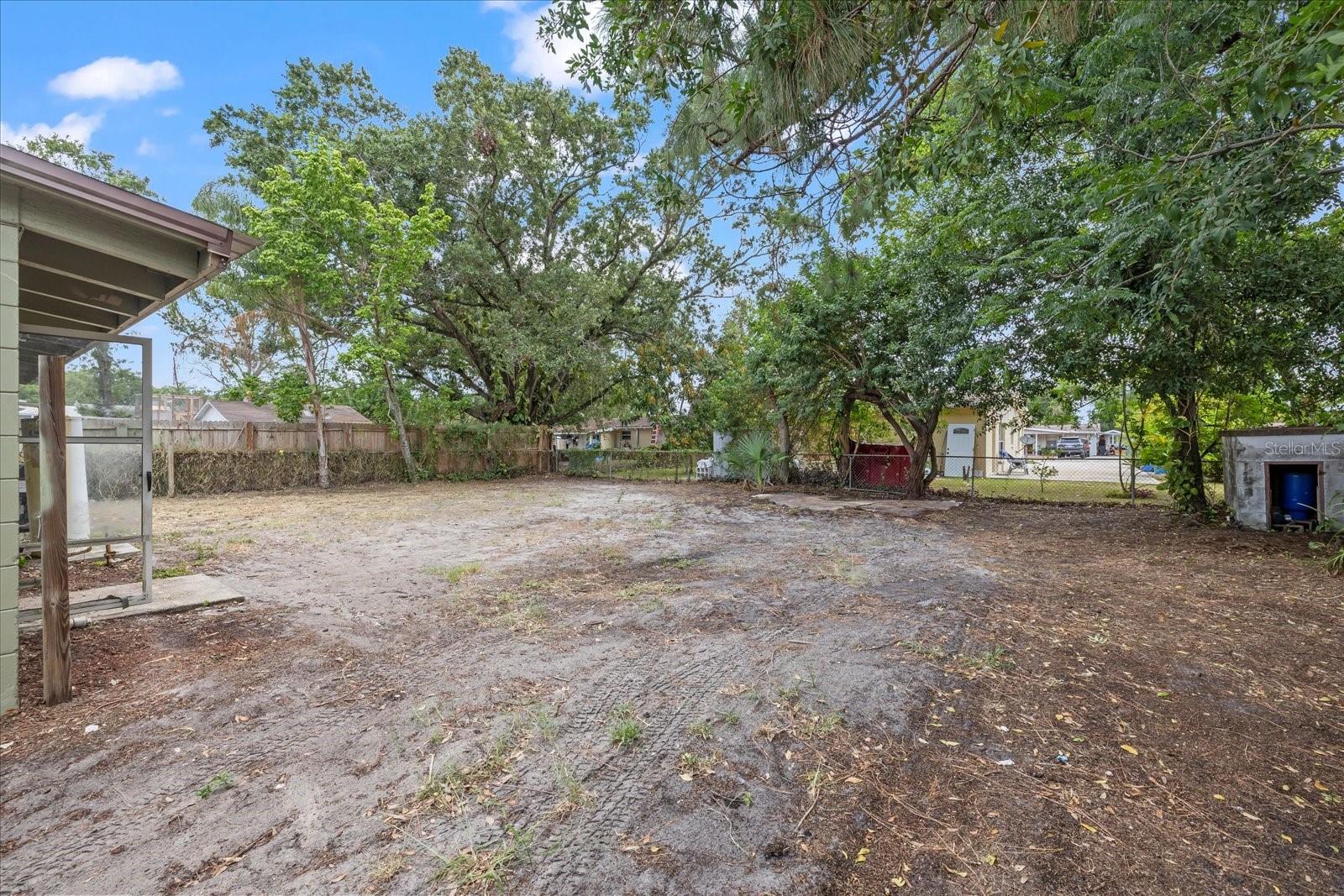 Image 4 of 25 For 9213 Robson Street