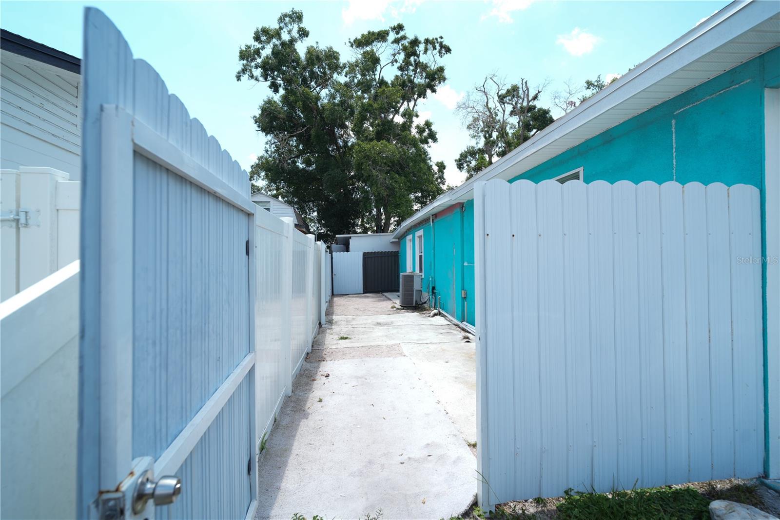 Image 6 of 31 For 7510 Tampania Avenue