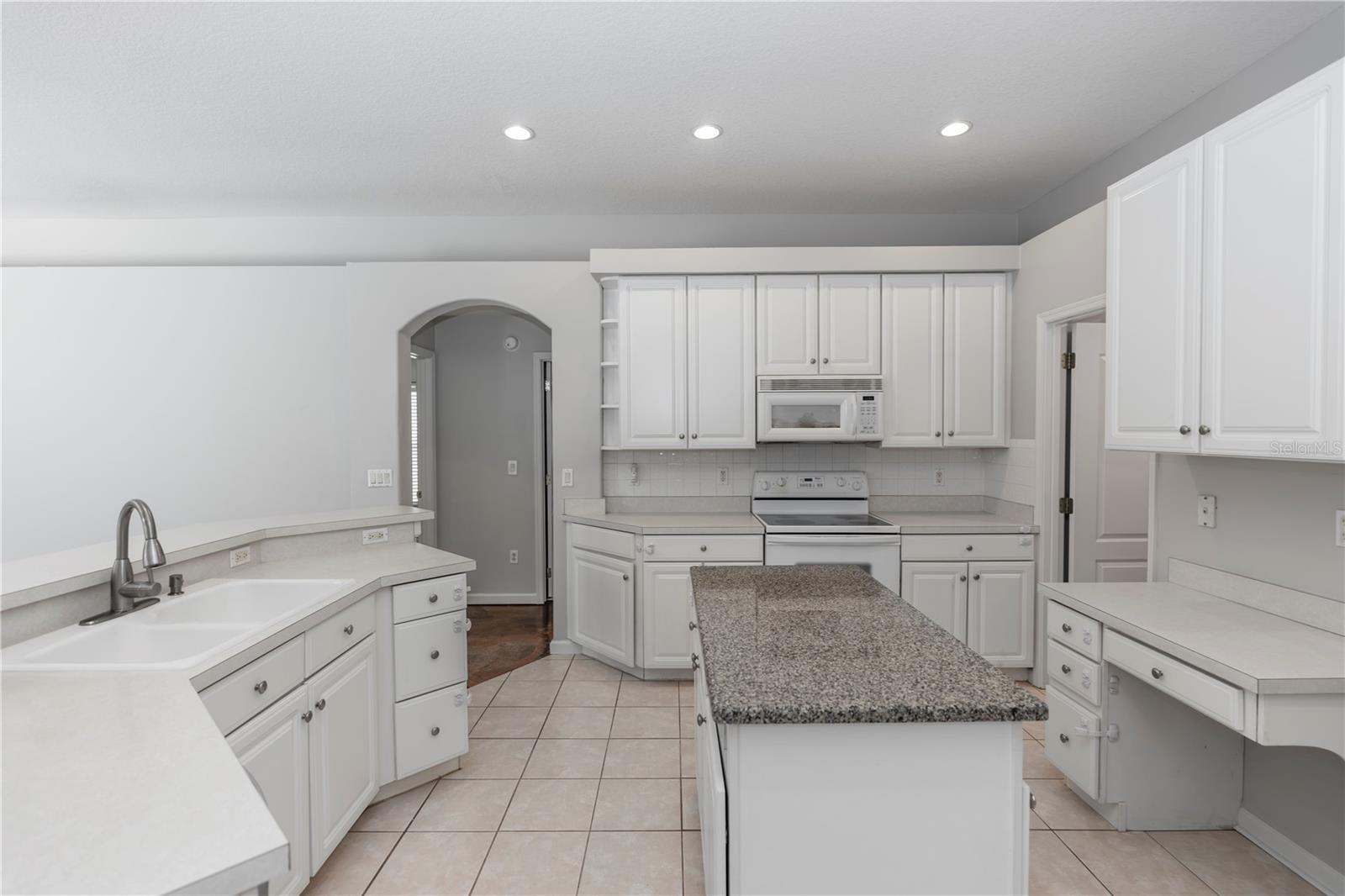 Image 16 of 51 For 433 Woodcrest Street
