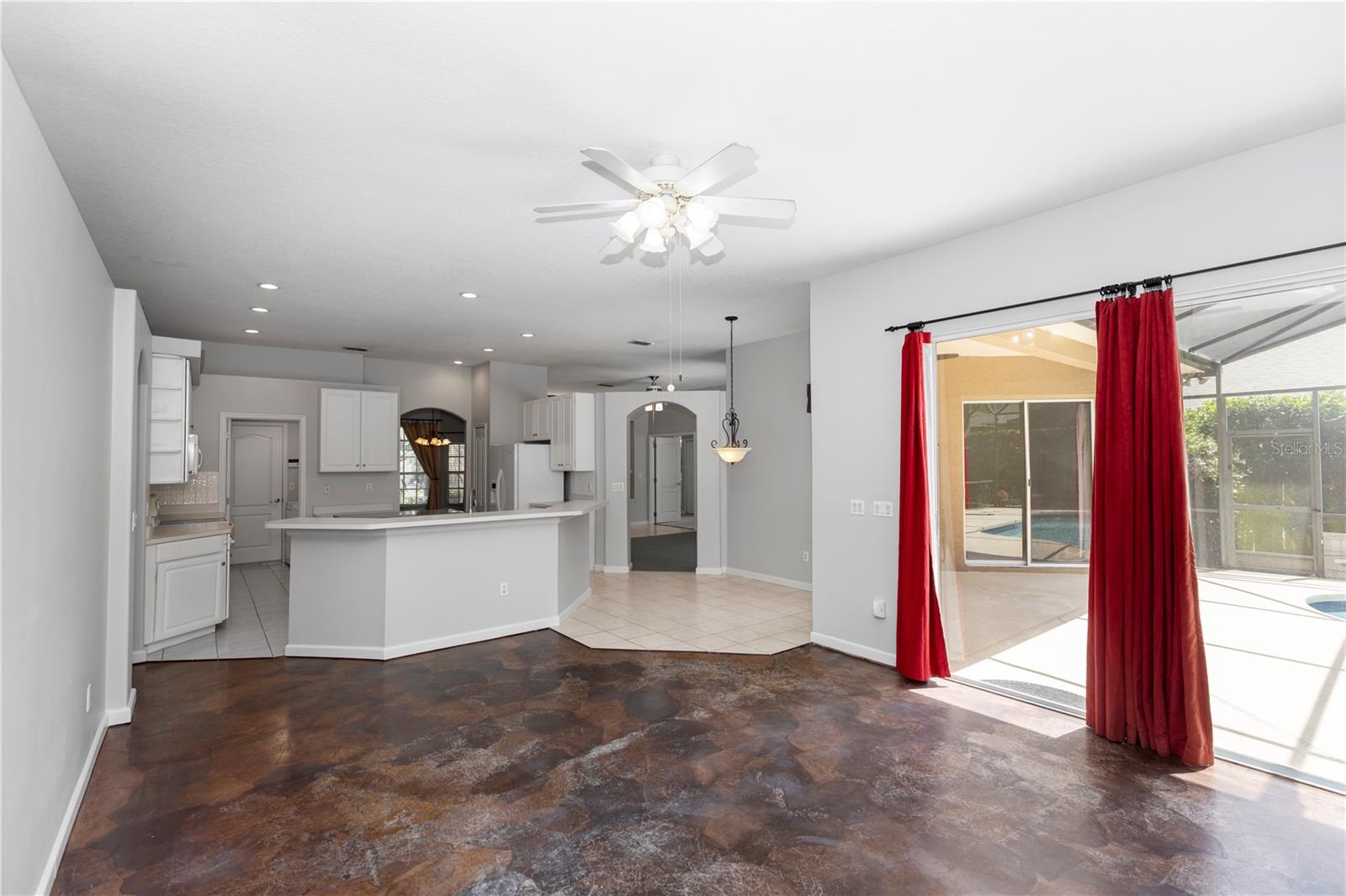 Image 23 of 51 For 433 Woodcrest Street