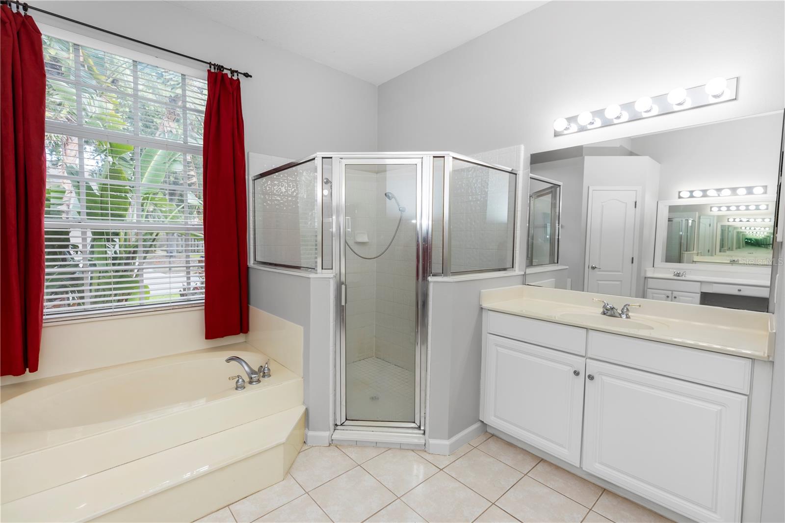Image 34 of 51 For 433 Woodcrest Street