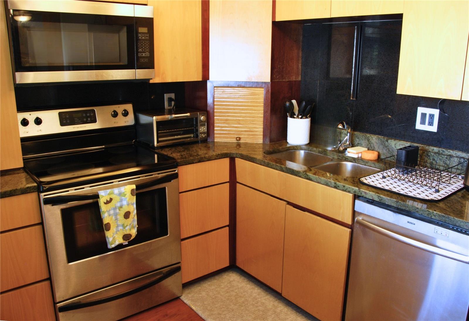 Image 7 of 23 For 2737 Enterprise Road E 192