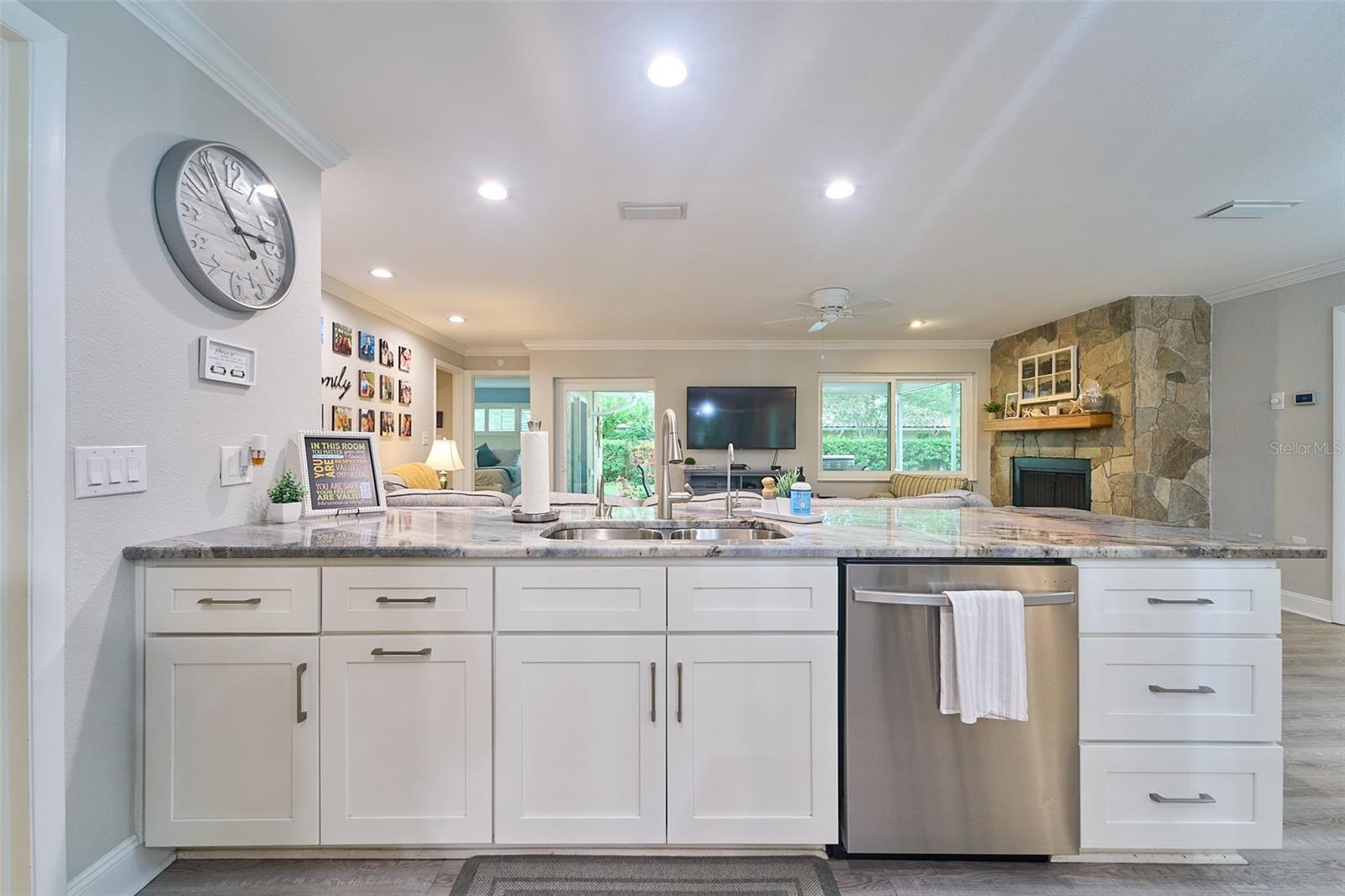 Listing photo id 17 for 2273 Willowbrook Drive