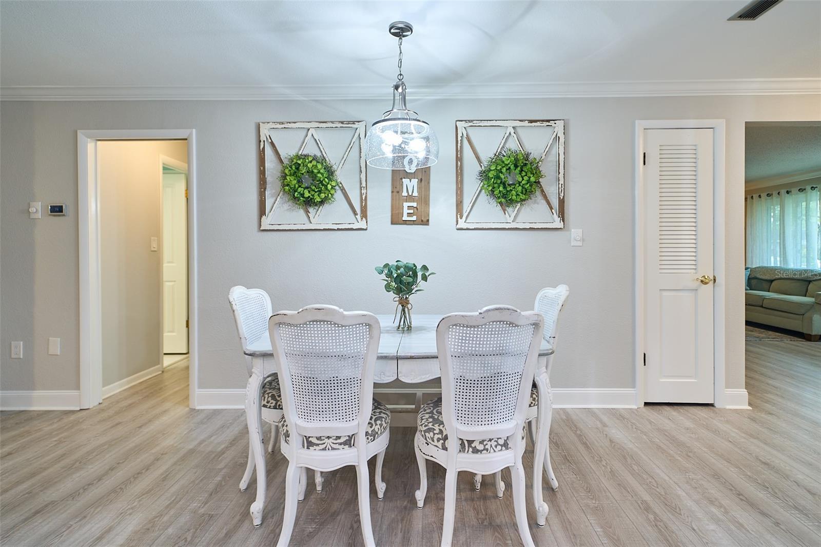 Listing photo id 21 for 2273 Willowbrook Drive