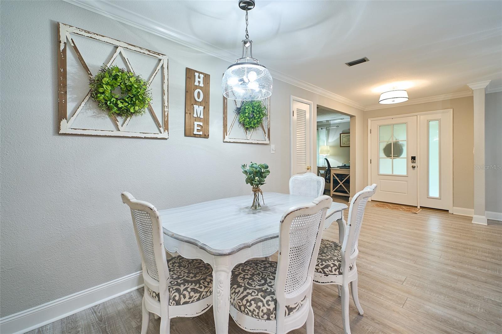 Listing photo id 22 for 2273 Willowbrook Drive