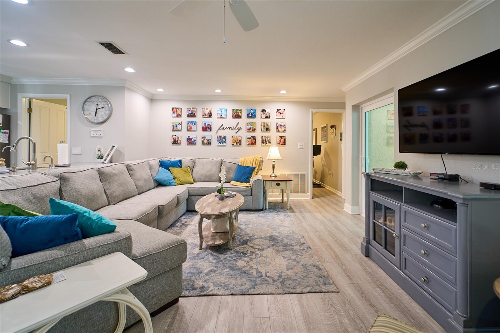 Listing photo id 24 for 2273 Willowbrook Drive