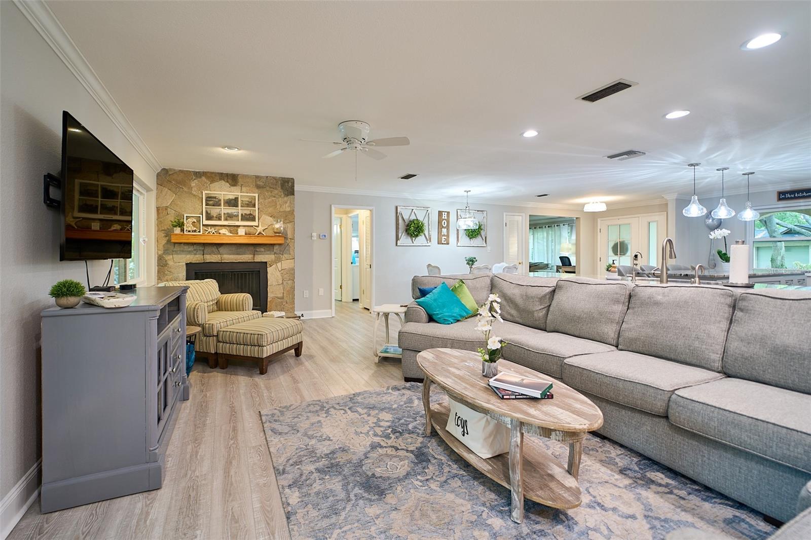 Listing photo id 25 for 2273 Willowbrook Drive