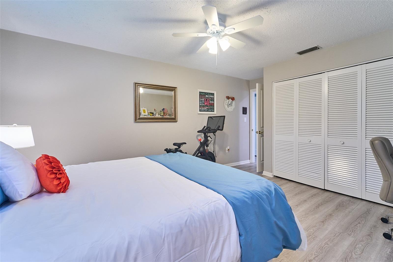 Listing photo id 37 for 2273 Willowbrook Drive