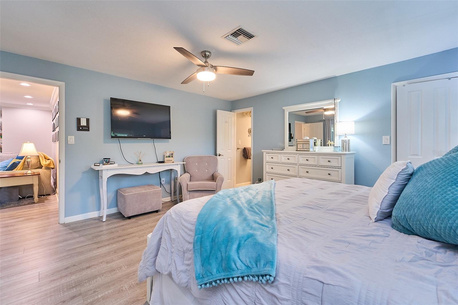 Listing photo id 40 for 2273 Willowbrook Drive