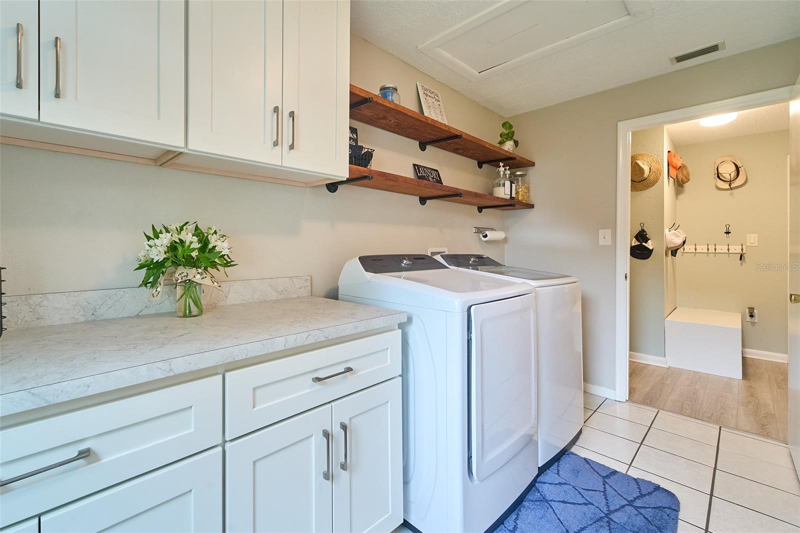 Listing photo id 50 for 2273 Willowbrook Drive