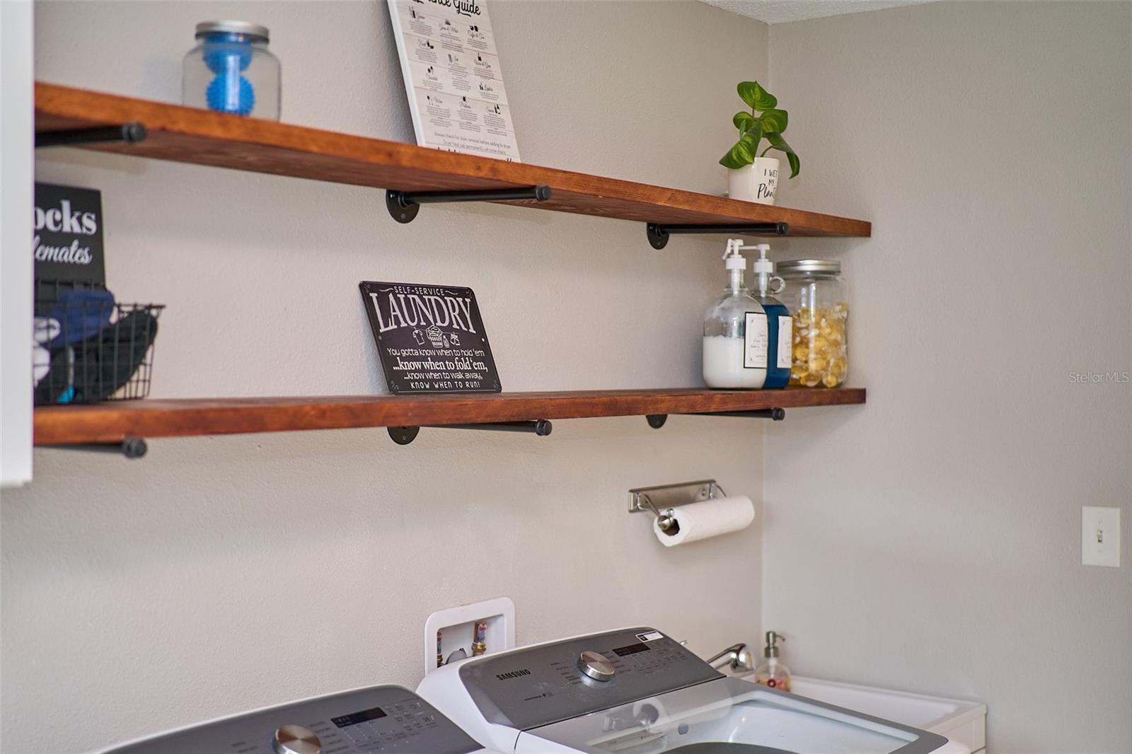 Listing photo id 52 for 2273 Willowbrook Drive