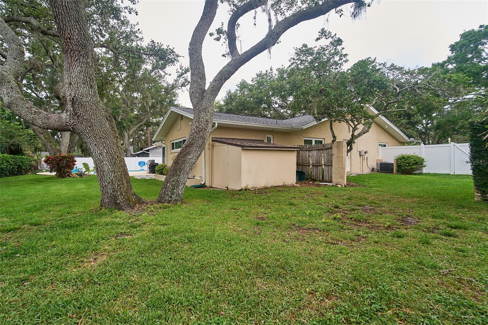 Listing photo id 65 for 2273 Willowbrook Drive