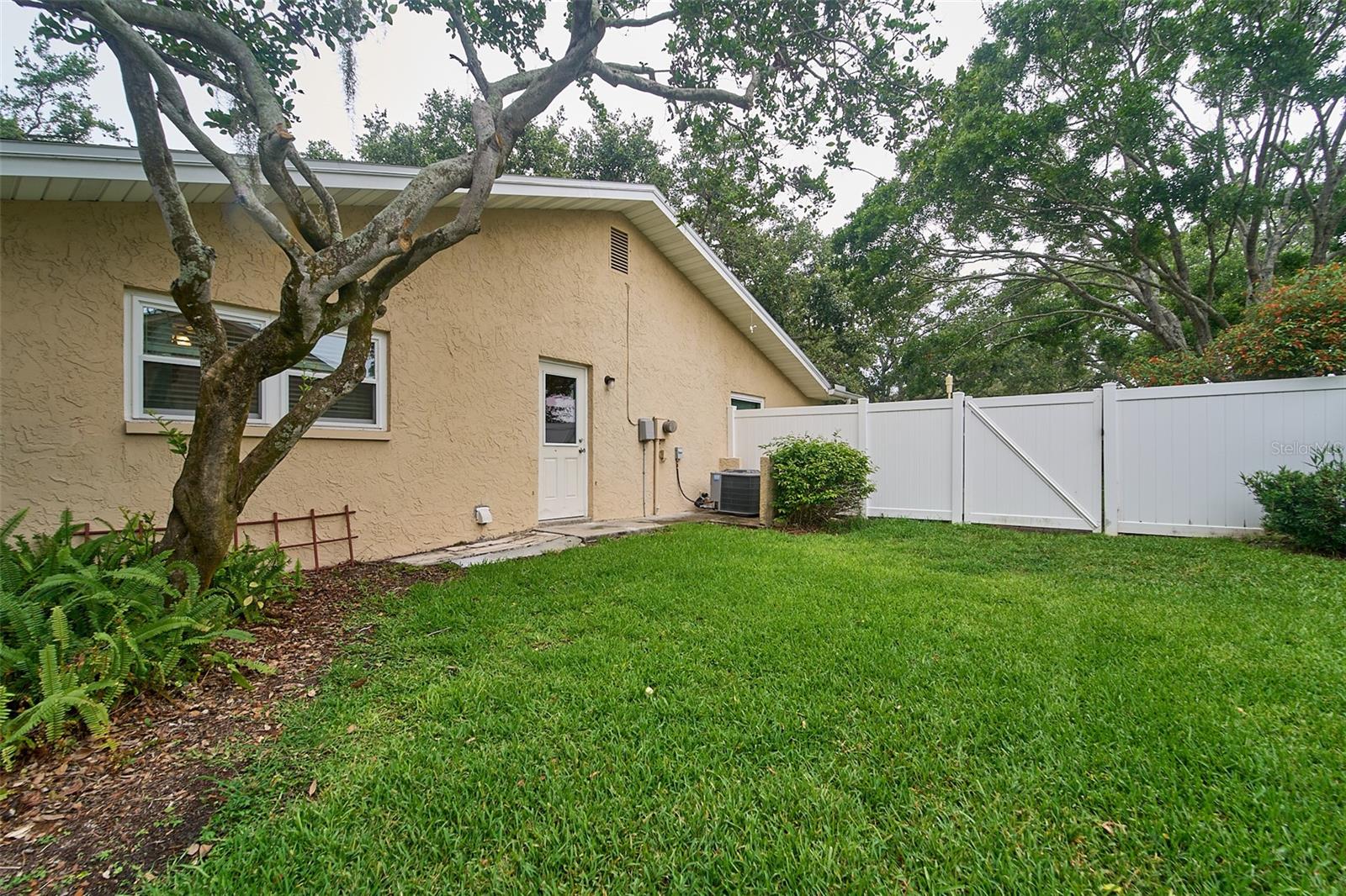 Listing photo id 66 for 2273 Willowbrook Drive