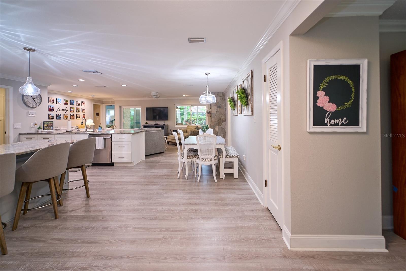 Listing photo id 6 for 2273 Willowbrook Drive