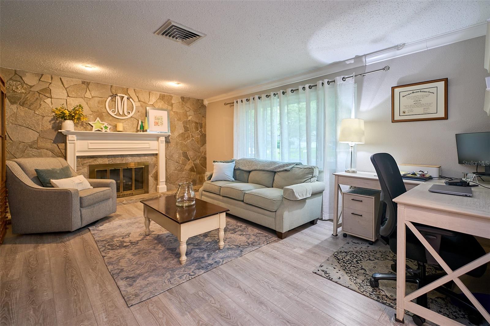 Listing photo id 7 for 2273 Willowbrook Drive