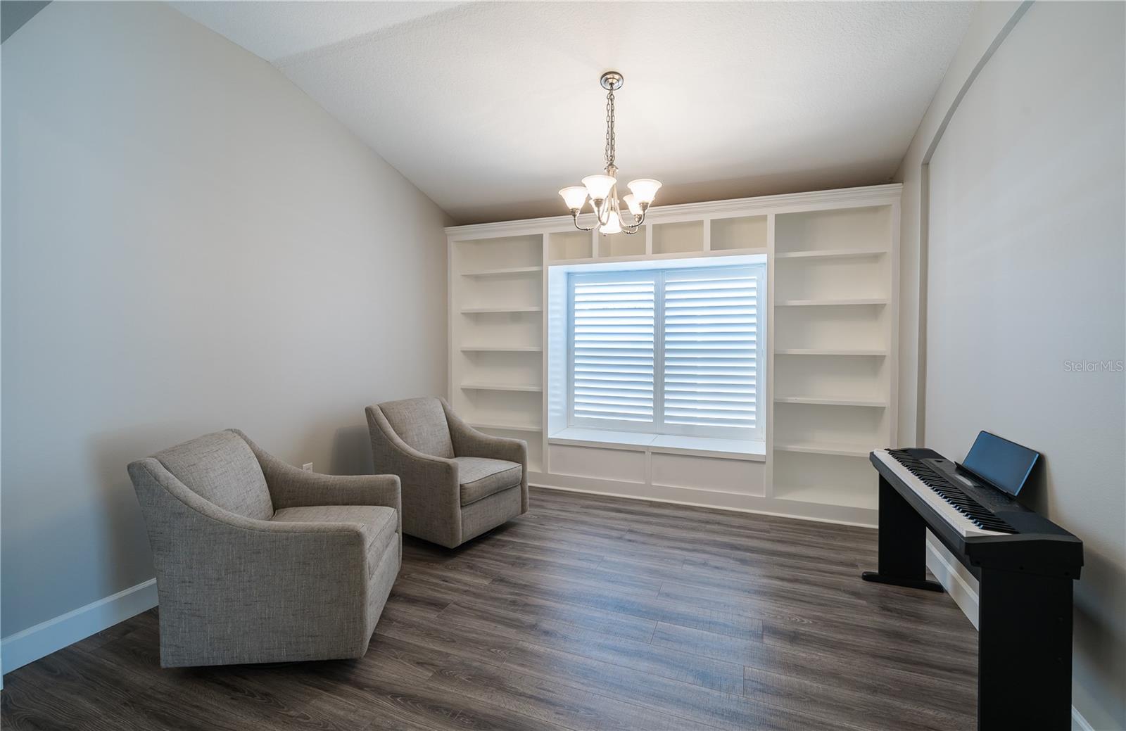 Image 6 of 53 For 27621 Sugar Loaf Drive