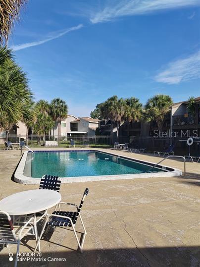 Listing photo id 3 for 6306 Newtown Circle 6a3