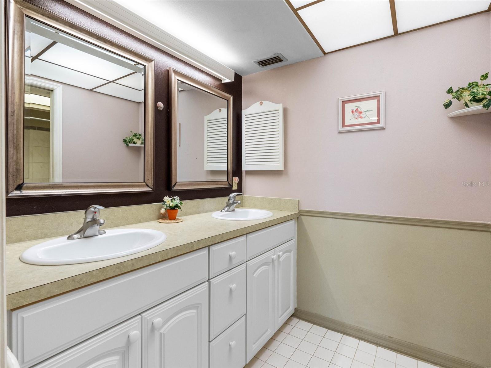Image 29 of 40 For 13500 Gulf Boulevard 507