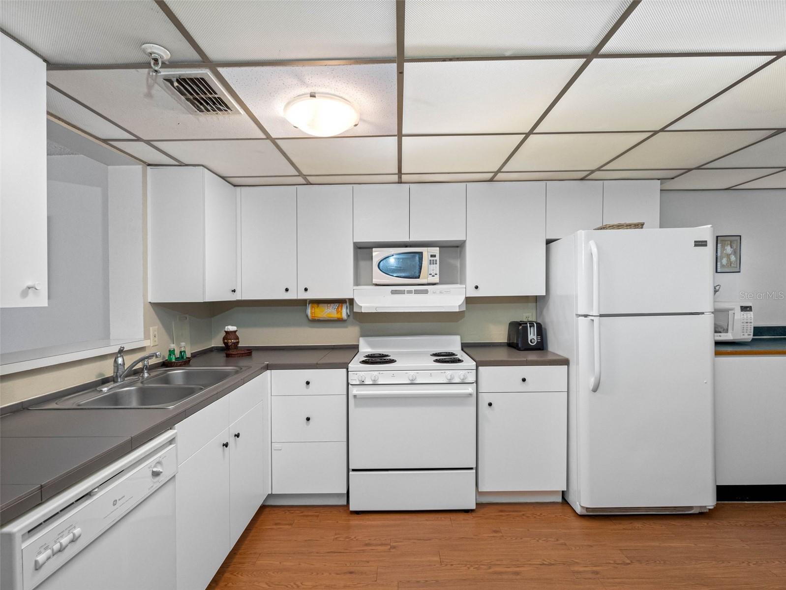 Image 36 of 40 For 13500 Gulf Boulevard 507