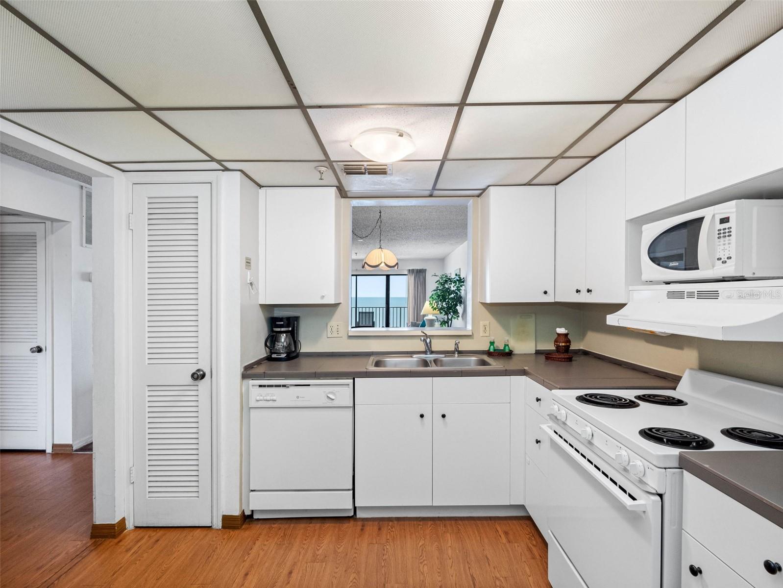 Image 37 of 40 For 13500 Gulf Boulevard 507