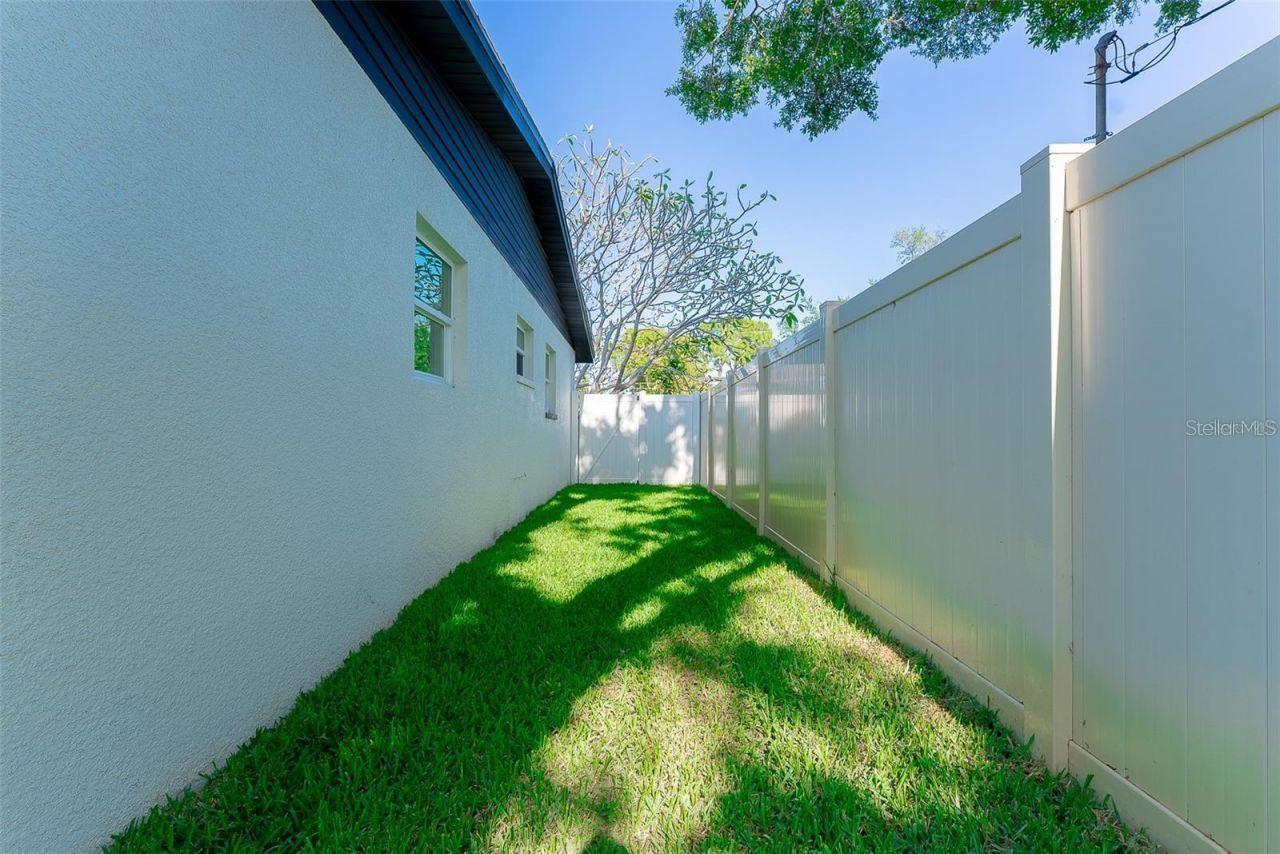 Image 32 of 56 For 8444 15th Way N