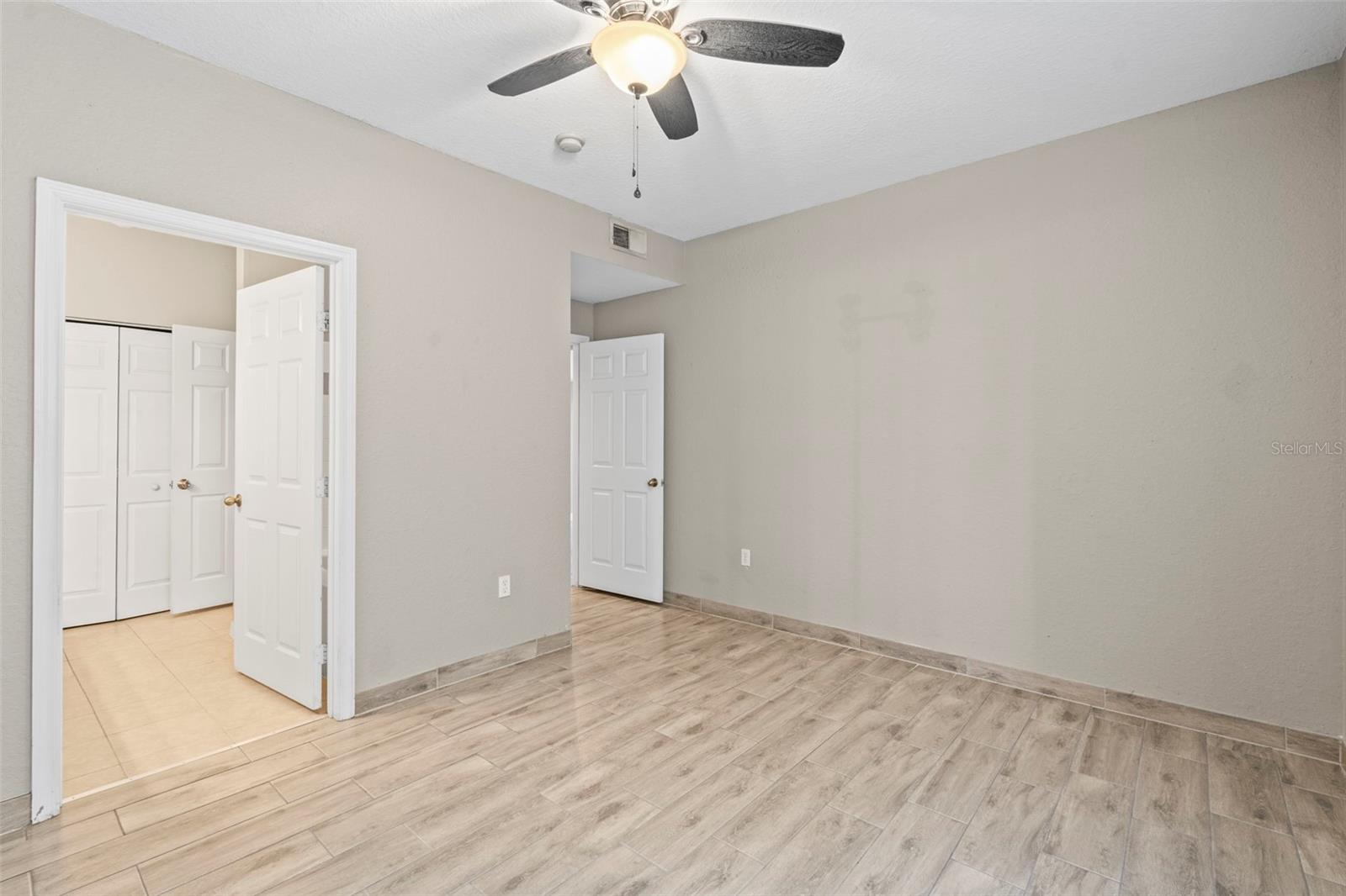 Image 21 of 44 For 9842 Lake Chase Island Way