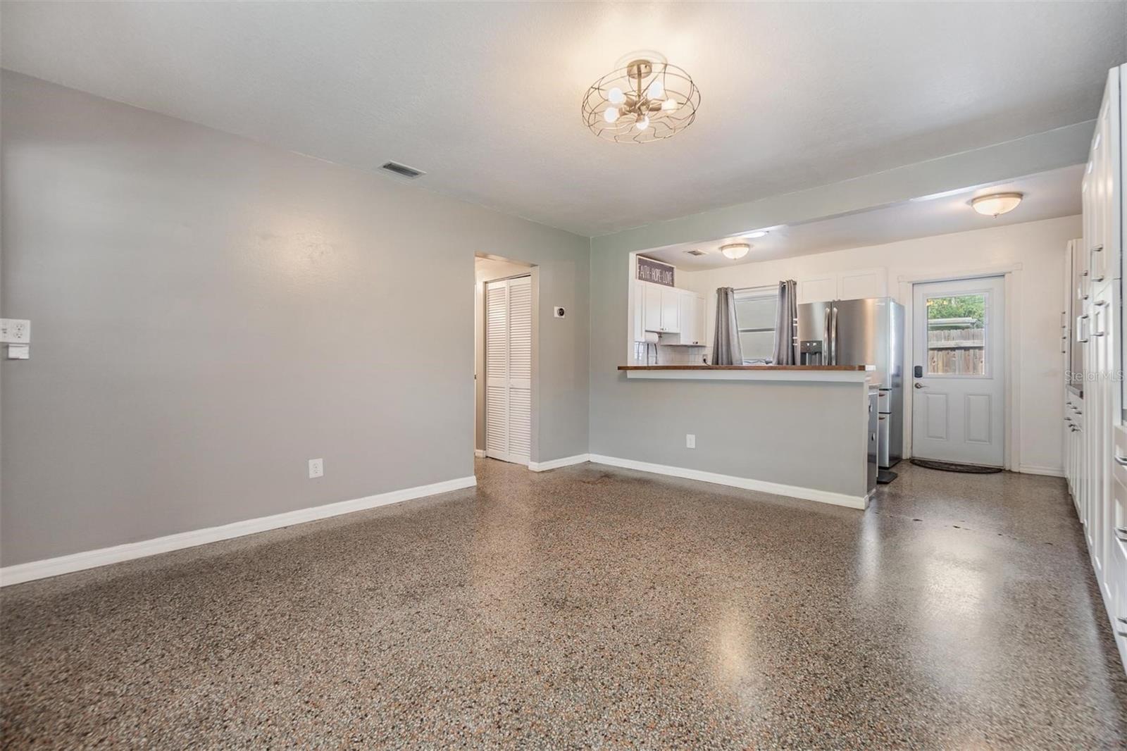 Image 6 of 33 For 2526 Jean Street