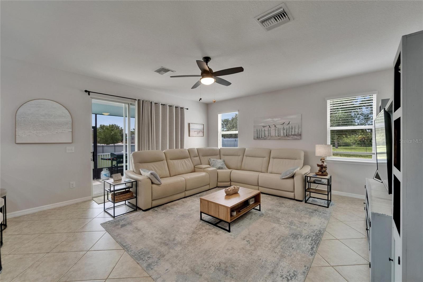 Image 17 of 95 For 449 Bahama Grande Boulevard