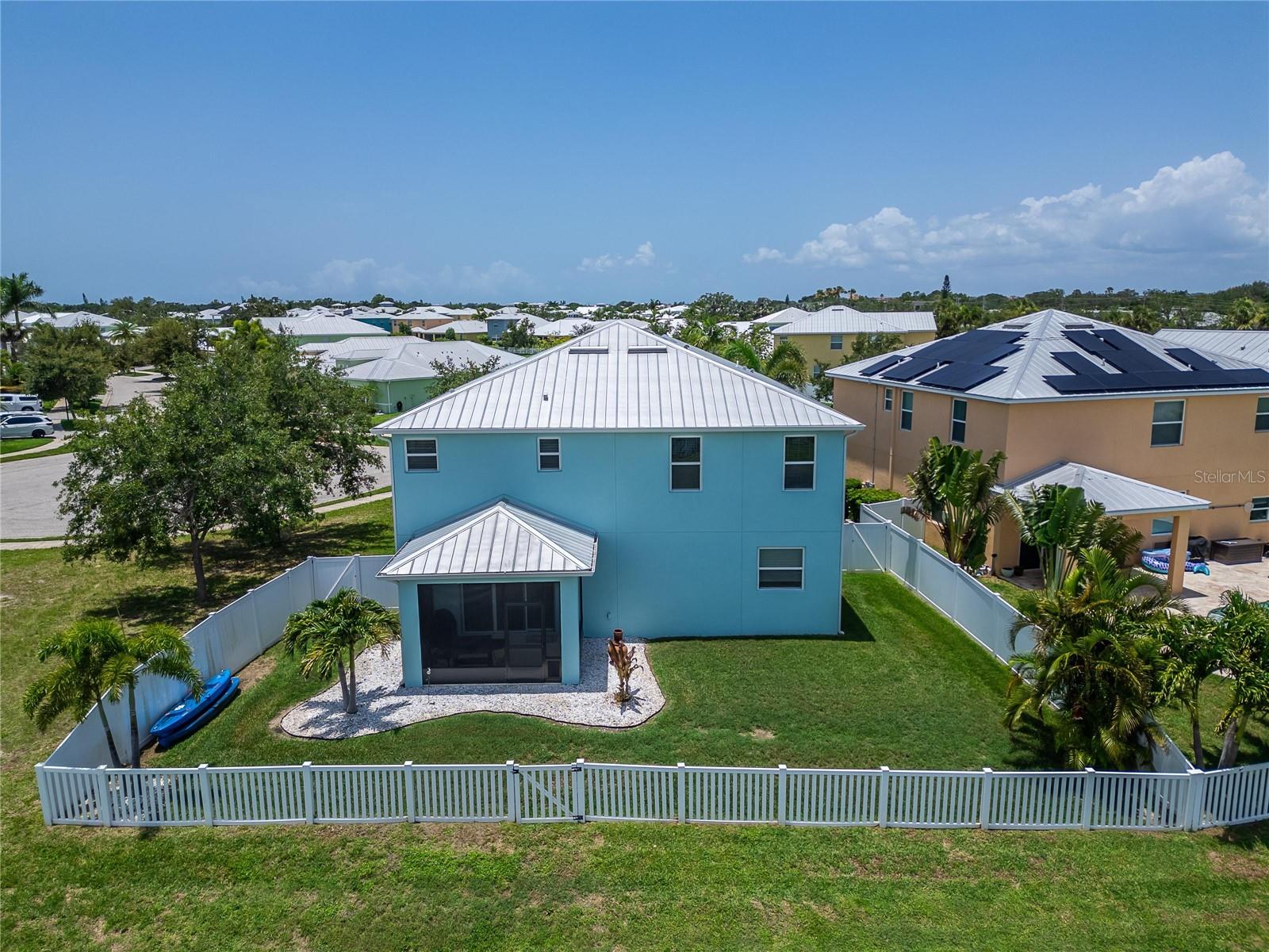 Image 4 of 95 For 449 Bahama Grande Boulevard