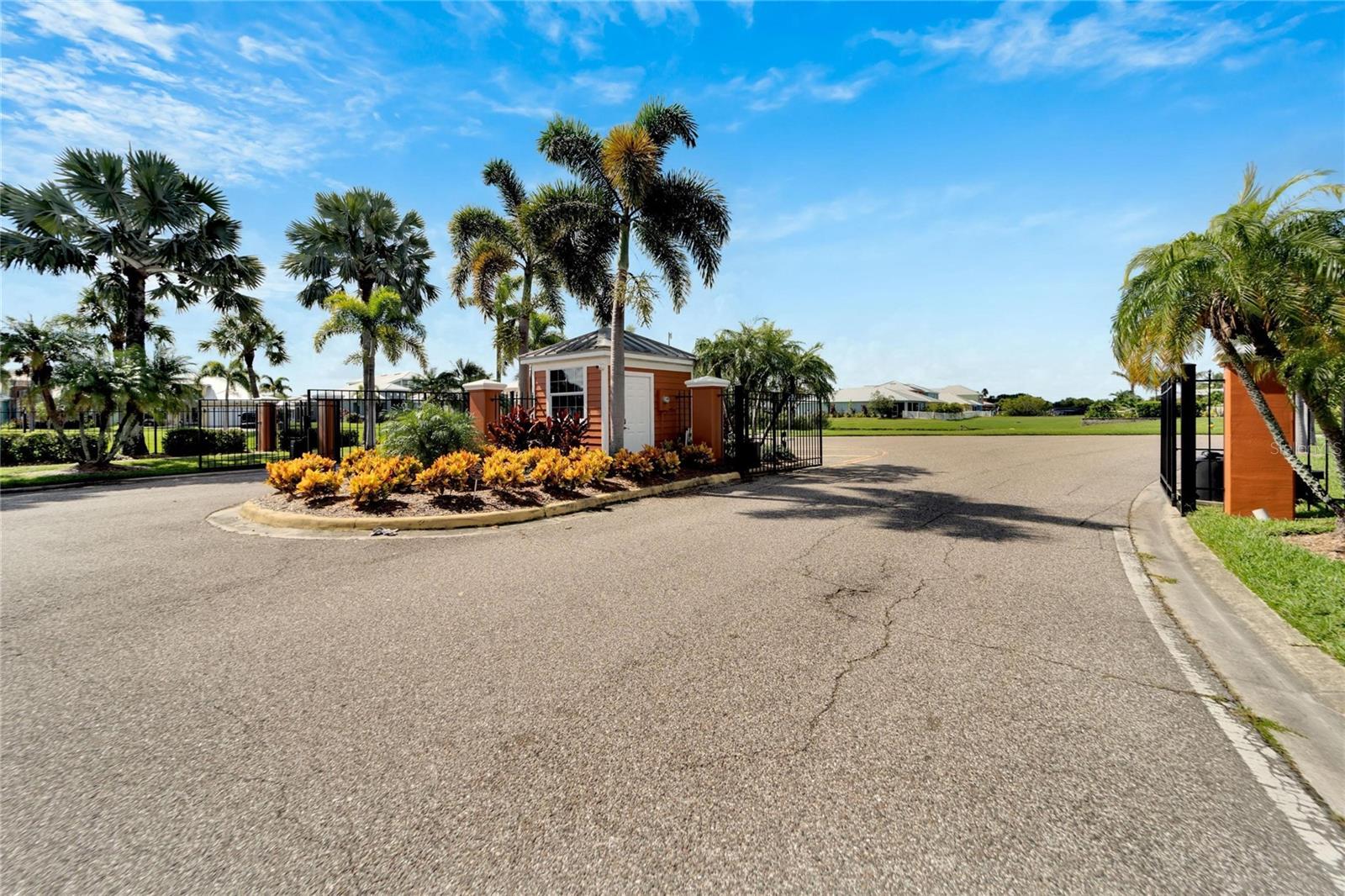 Image 93 of 95 For 449 Bahama Grande Boulevard