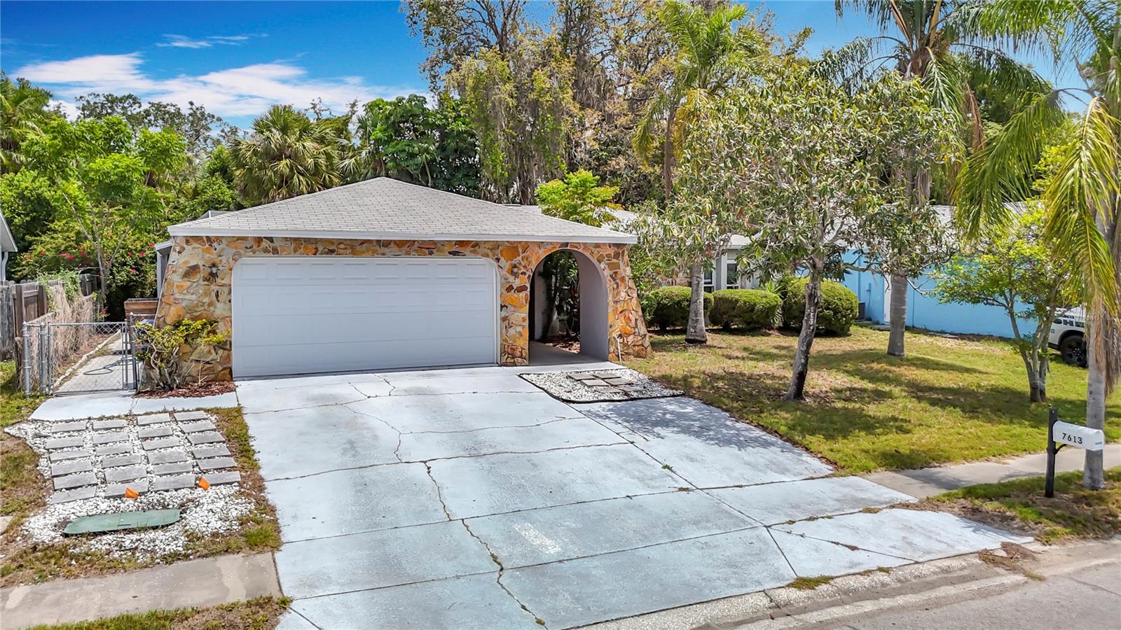 Image 45 of 49 For 7613 Bramblewood Drive