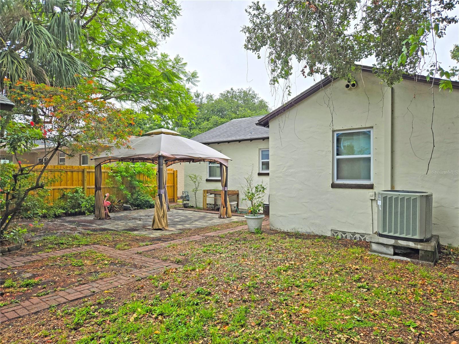 Listing photo id 24 for 1620 15th Street N