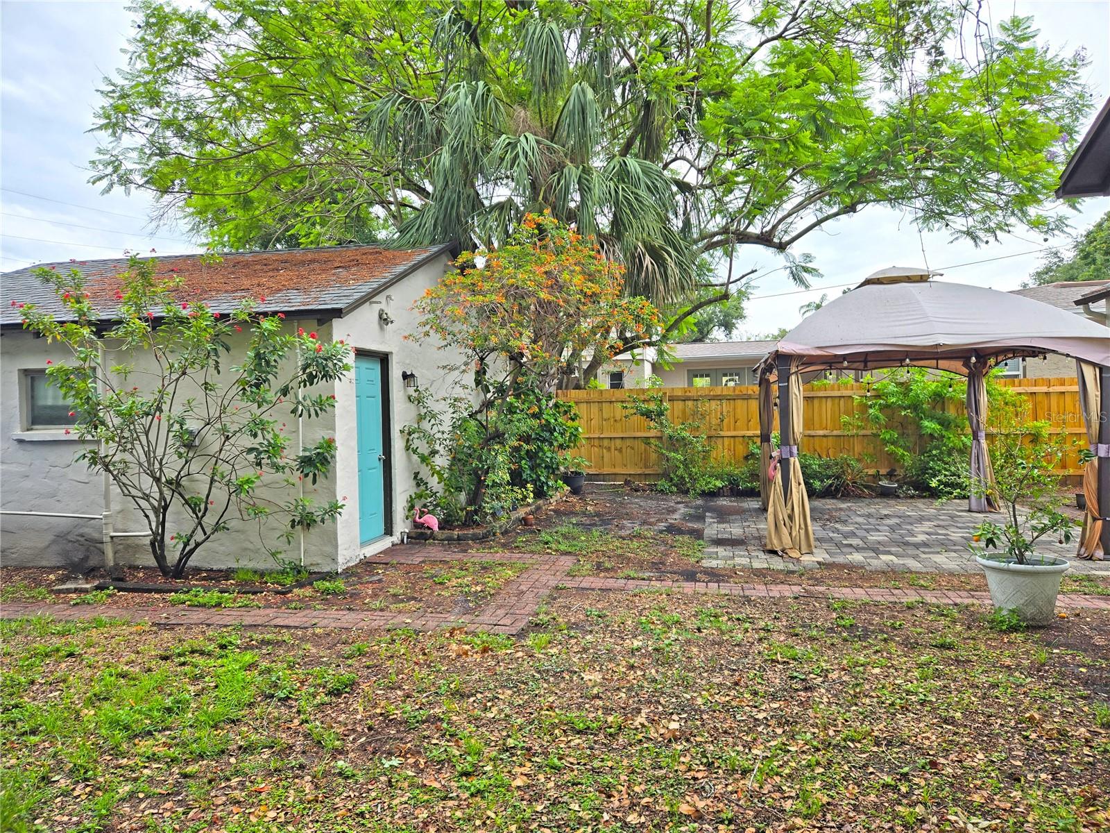 Listing photo id 25 for 1620 15th Street N