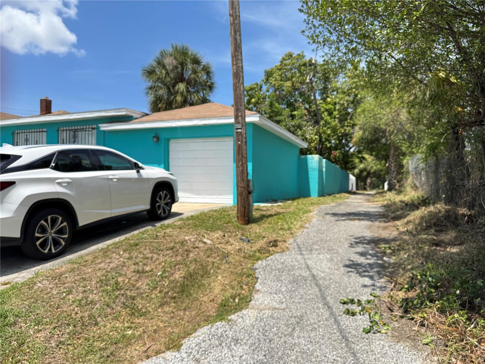 Listing photo id 26 for 2701 Cherry Street