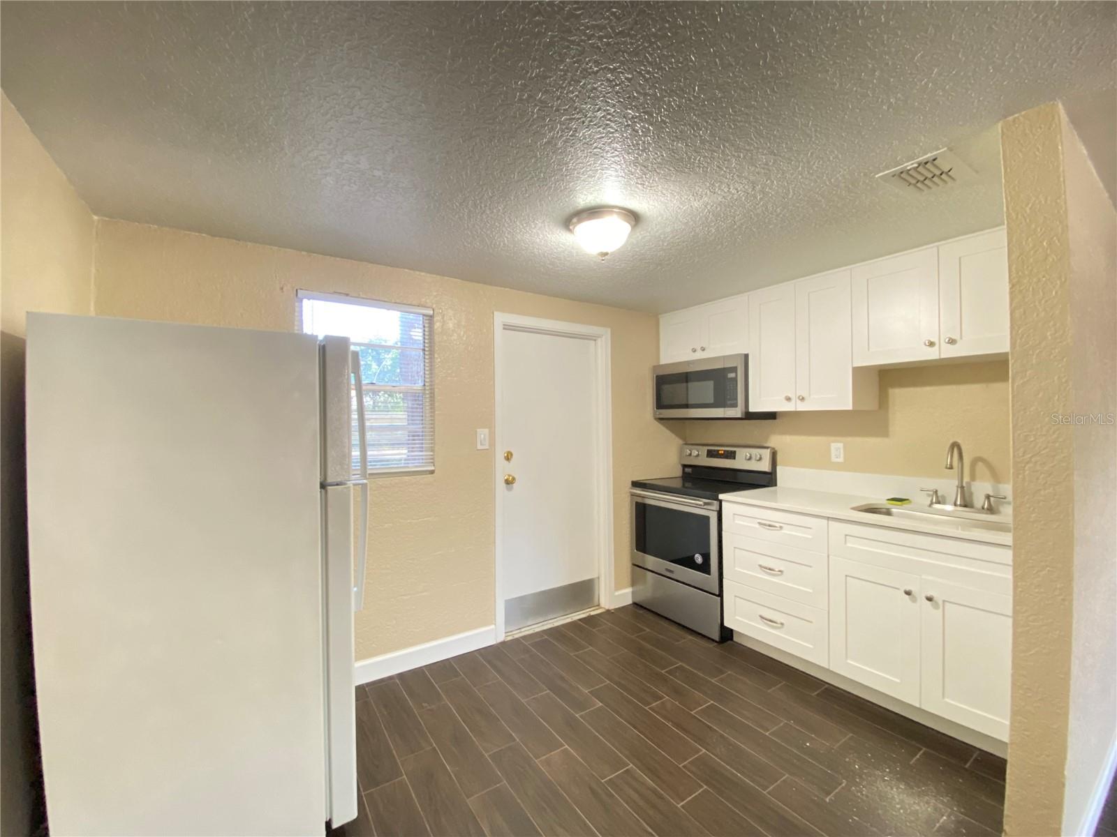 Image 4 of 8 For 37147 Marlu Lane