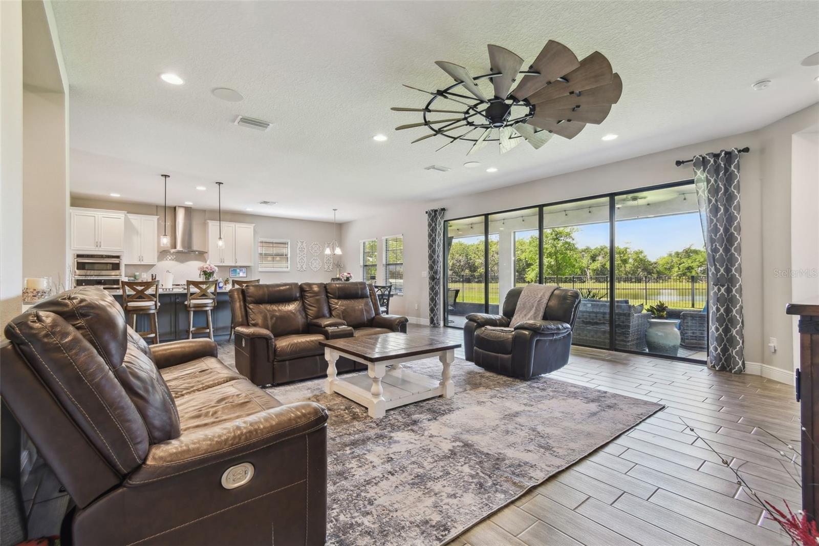 Image 11 of 66 For 14439 Woodland Spur Dr