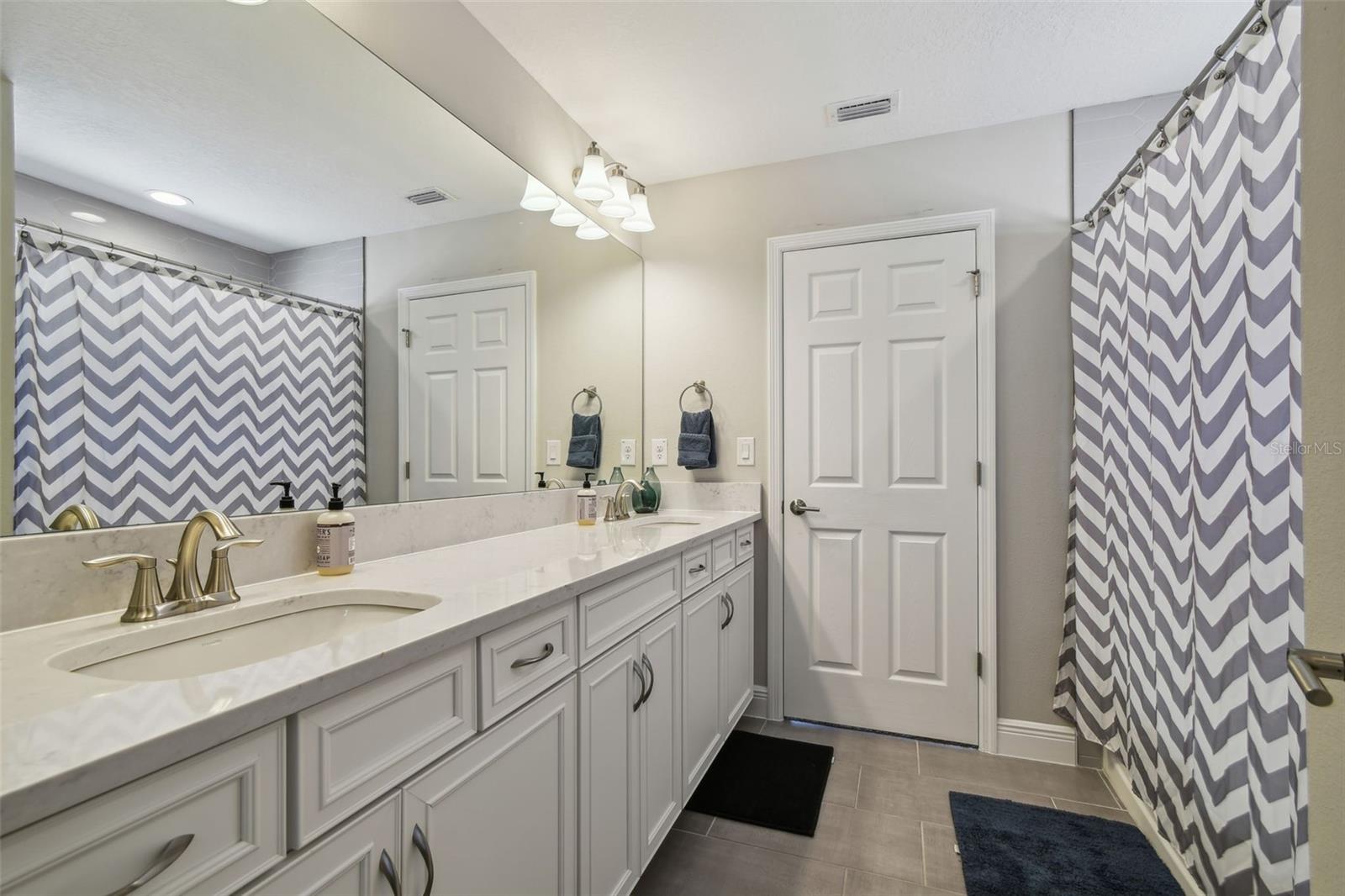 Image 38 of 66 For 14439 Woodland Spur Dr