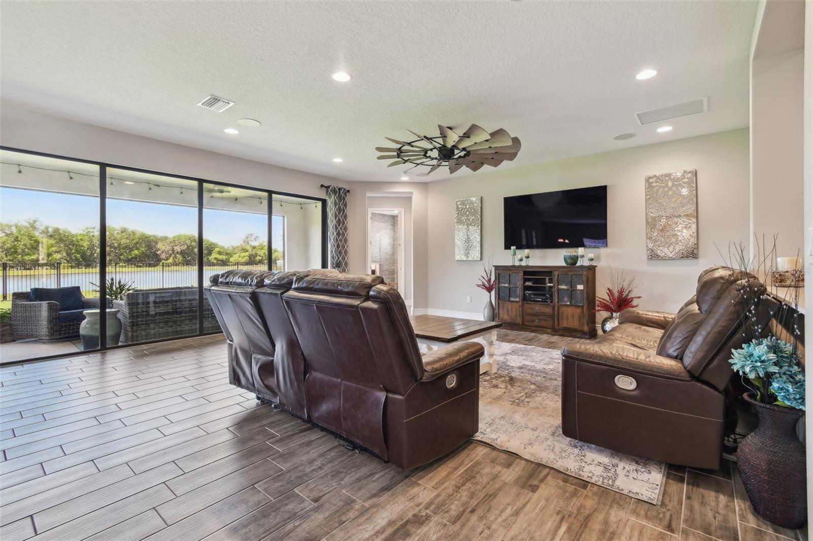Image 8 of 66 For 14439 Woodland Spur Dr