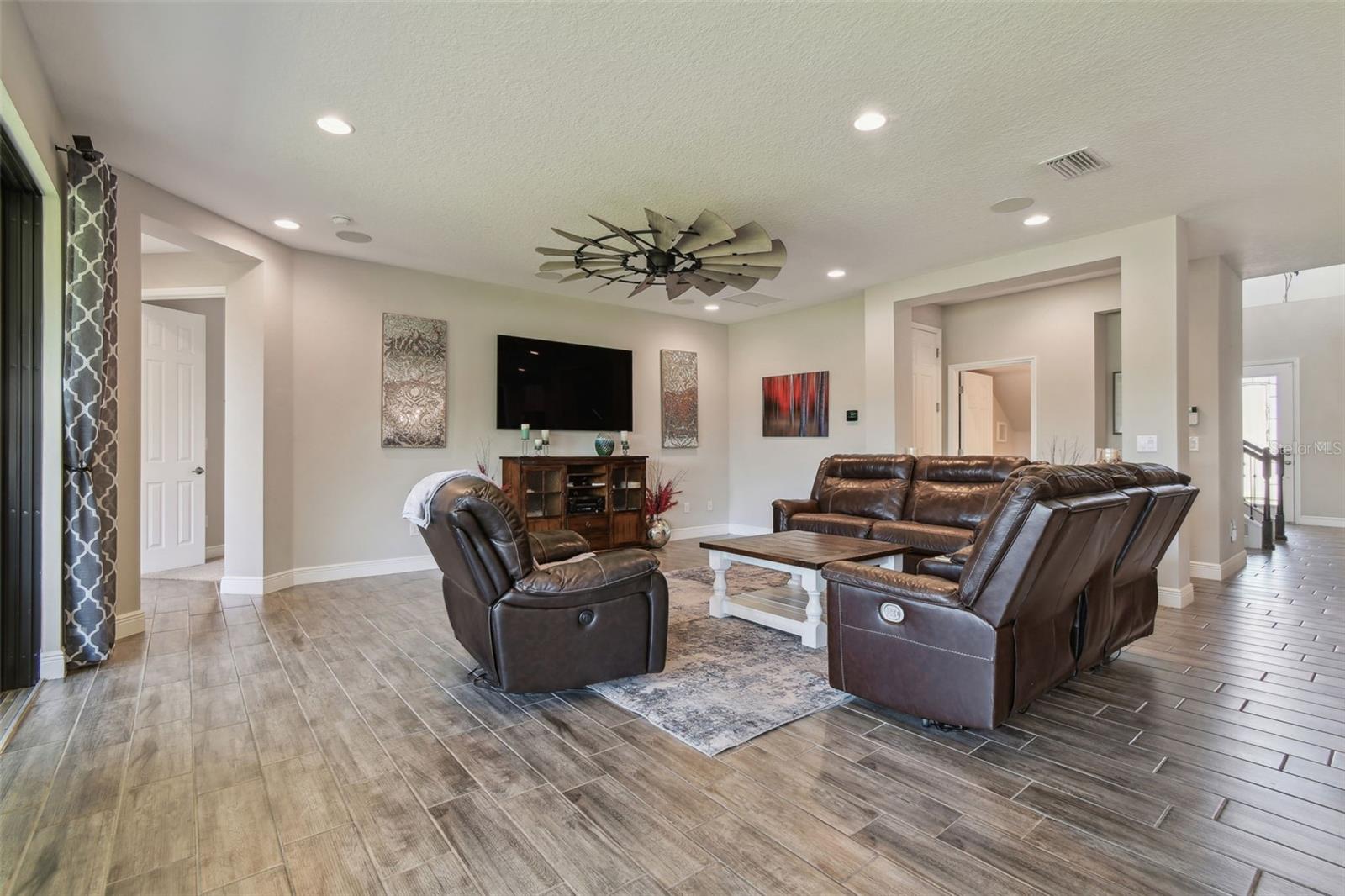 Image 9 of 66 For 14439 Woodland Spur Dr