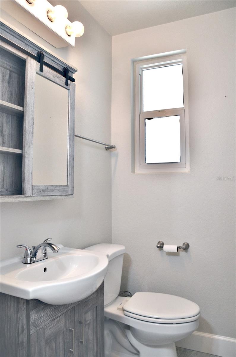 Image 13 of 27 For 2822 37th Avenue N